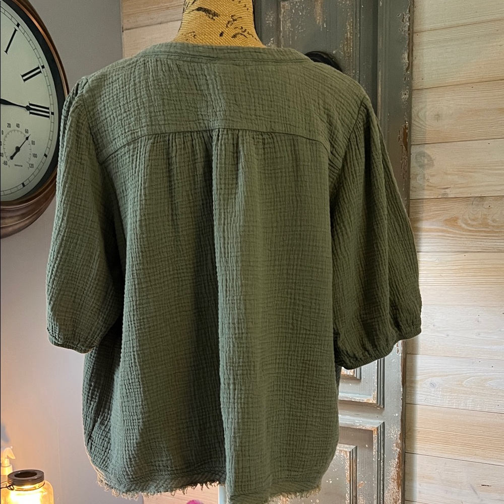 Knox Rose Olive Green Button-Front Gauze V-Neck Top - Picture 7 of 10